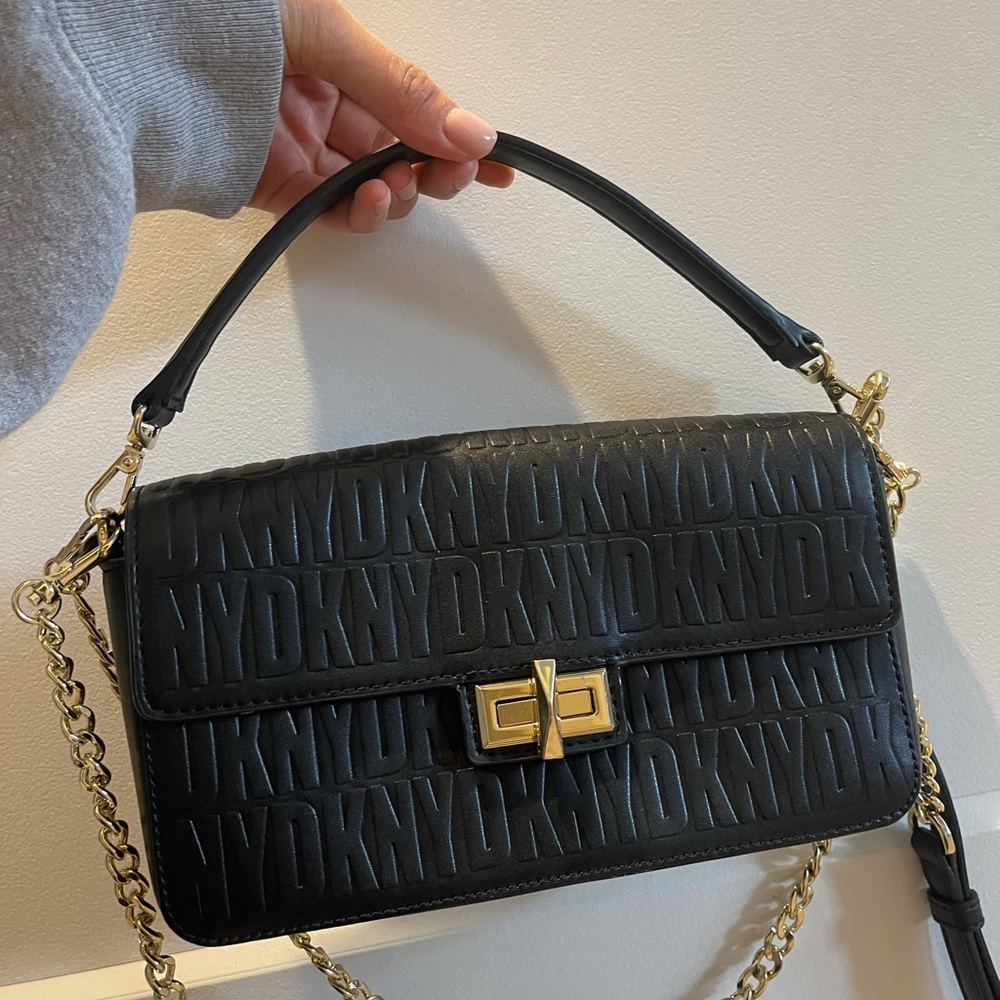 DKNY Jojo Medium Demi Baguette Signature crossbody/shoulder Bag